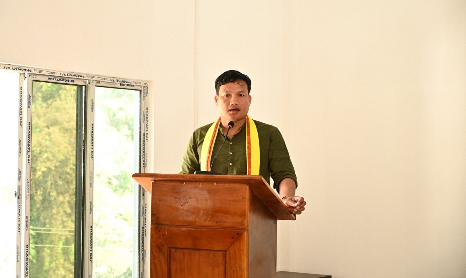 Public meeting and cotton yarn distribution held in presence of DHAC CEM