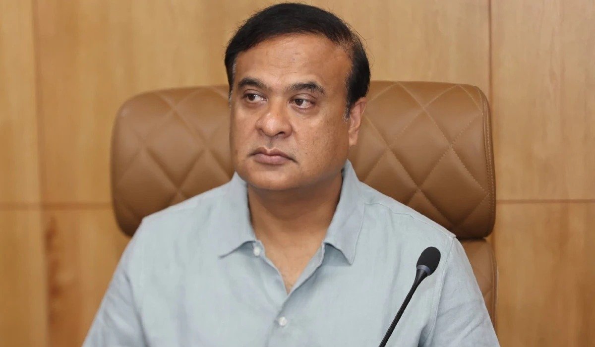 Himanta Biswa Sarma distributes cheques to Karbi priests in Assam