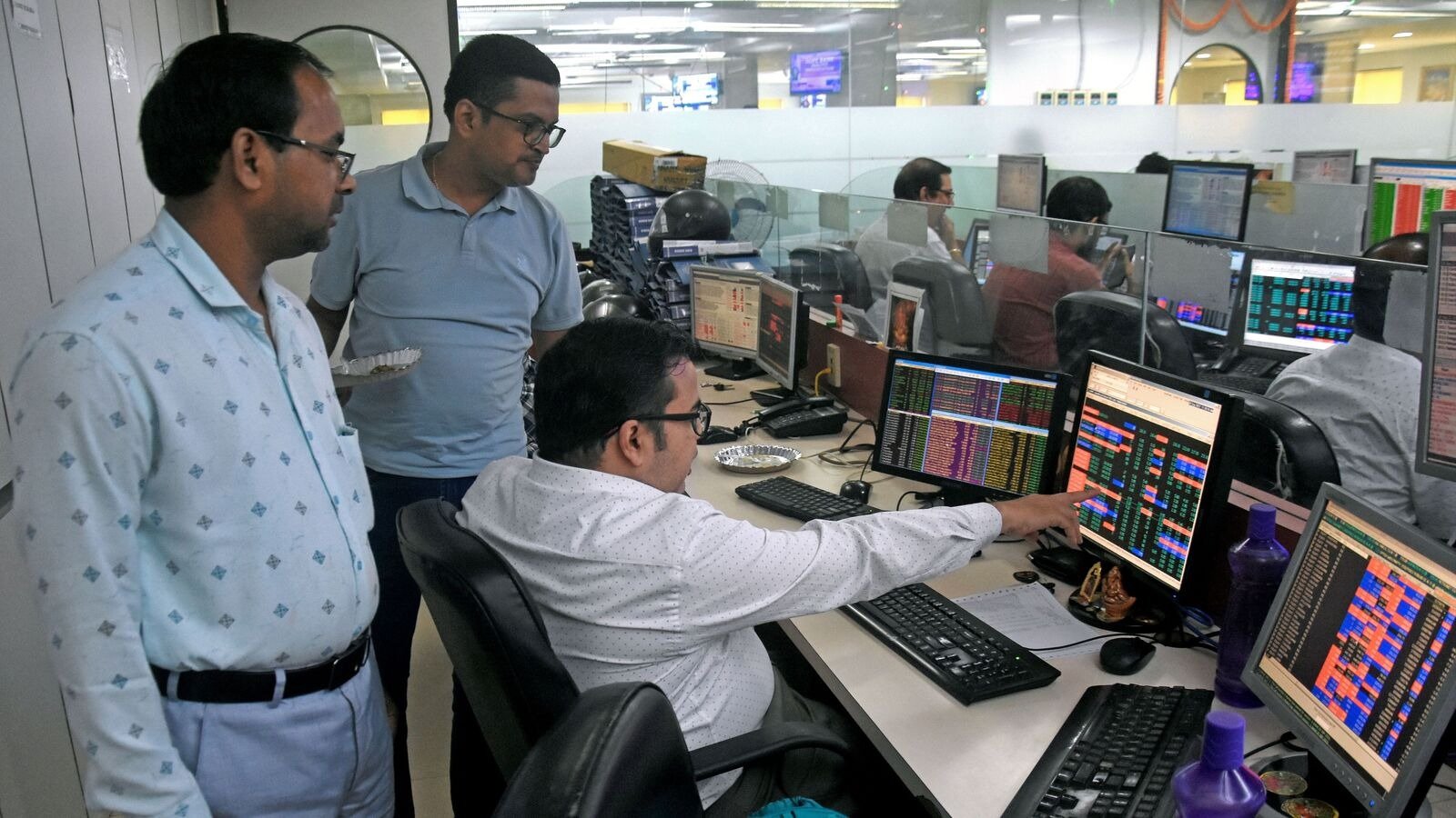 Profit Booking Pulls Sensex Lower; Nifty Ends Flat Near 25,643