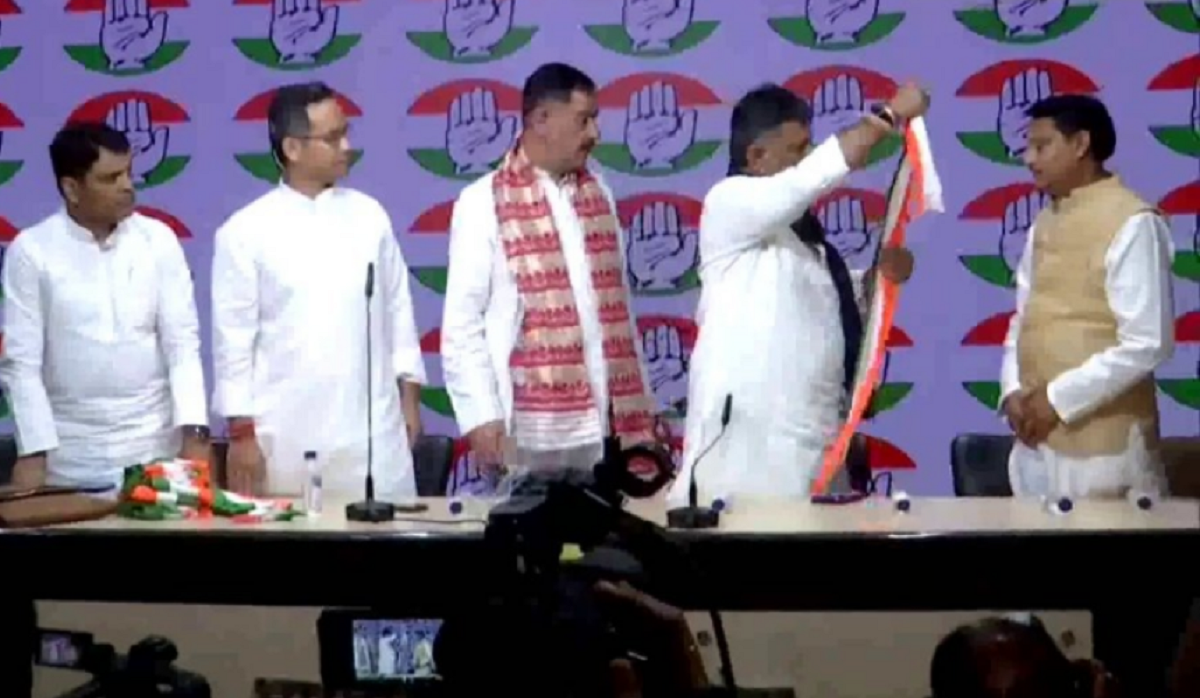 Former AGP finance secretary Jayanta Khaund and others join Cong in Delhi